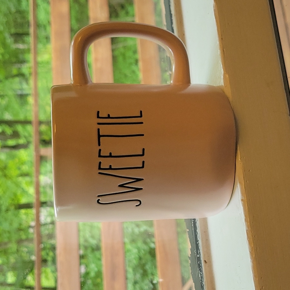 🆕 Rae Dunn mug